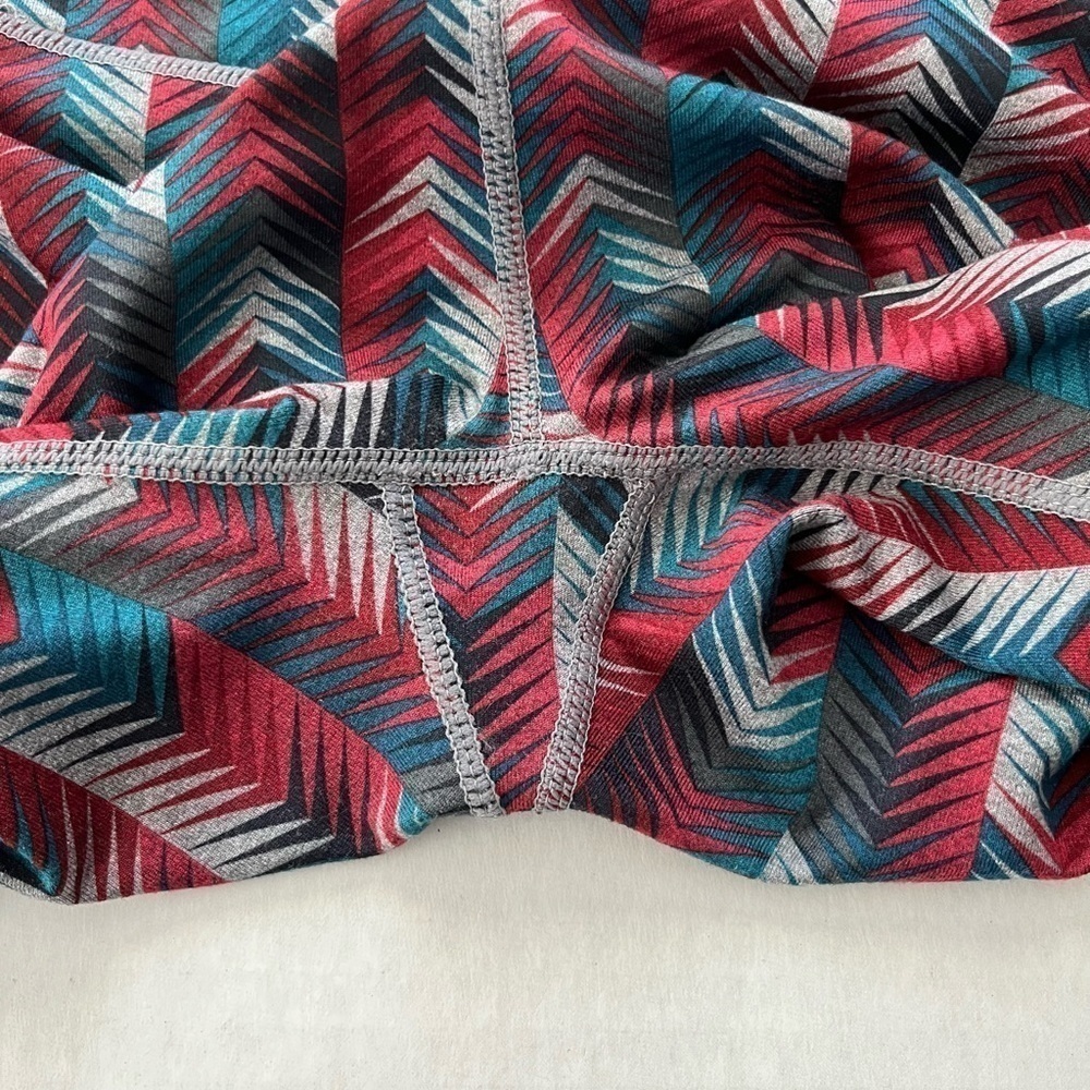 Fabletics Chevron Capris Small - Picture 4 of 7
